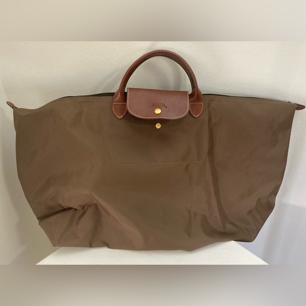 Longchamp olive green tote bag-like new!!!!!